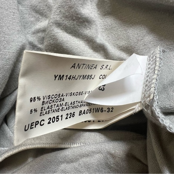 Armani Collezioni Gray Sleeveless Ruched Front V Neck Tank Top T- Shirt Size 12 - Picture 9 of 12